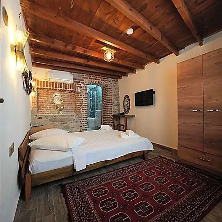 Tetka 2* Küçükköy