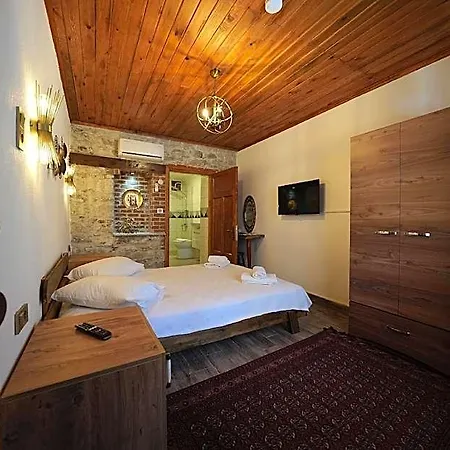 Tetka Hotel 2*