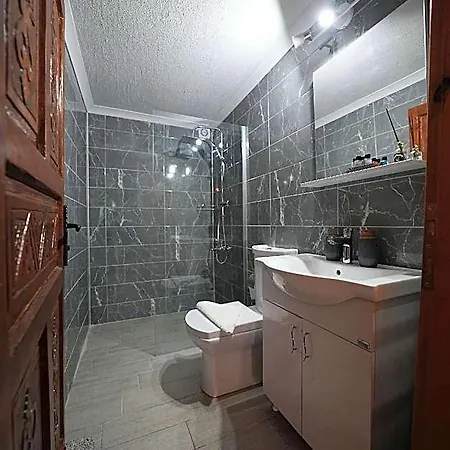 Tetka Hotel 2*